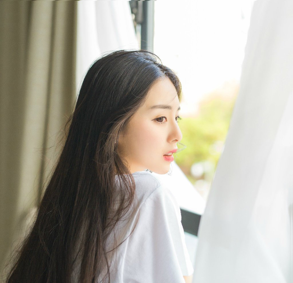 战士的意志要象礁石一样坚定，战士的性格要象和风一样温柔。